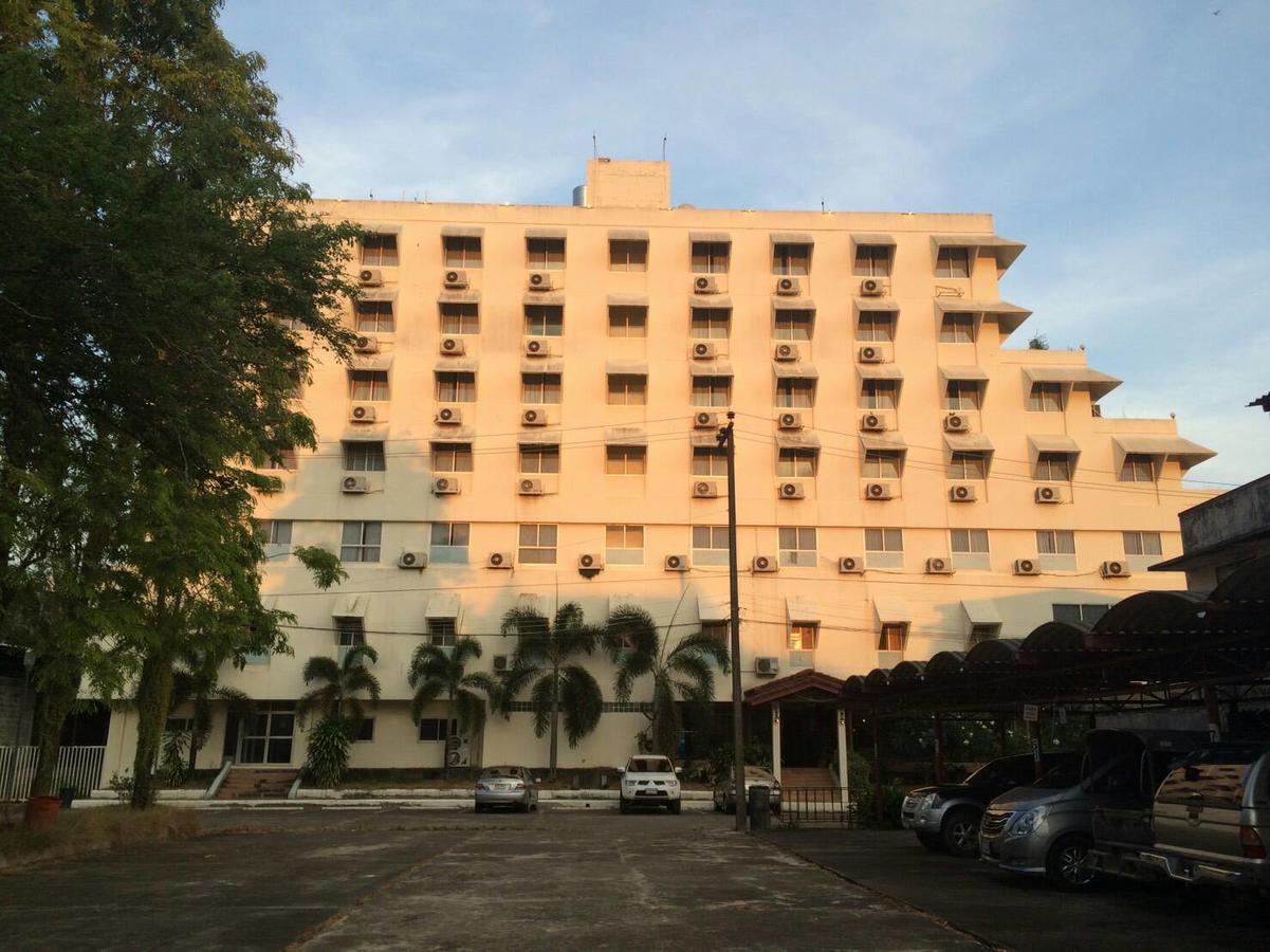 Paradorn Inn Chumphon Bagian luar foto