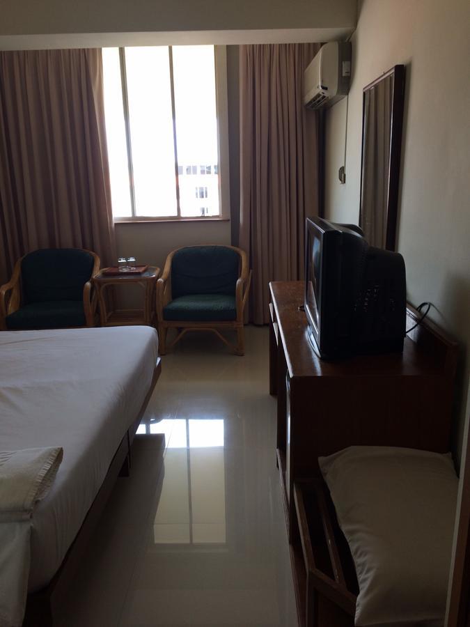 Paradorn Inn Chumphon Bagian luar foto