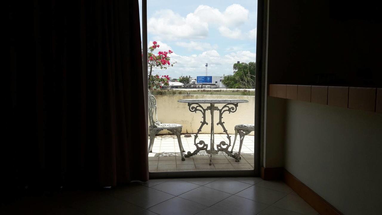 Paradorn Inn Chumphon Bagian luar foto