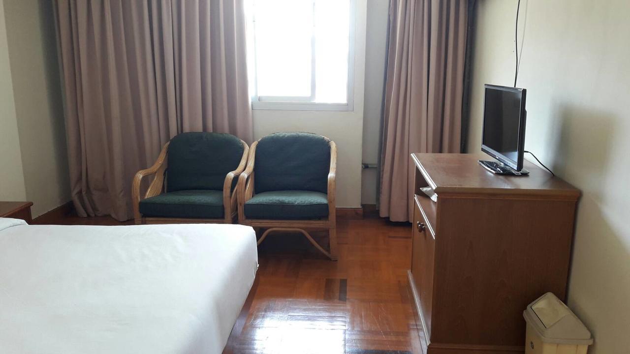 Paradorn Inn Chumphon Bagian luar foto