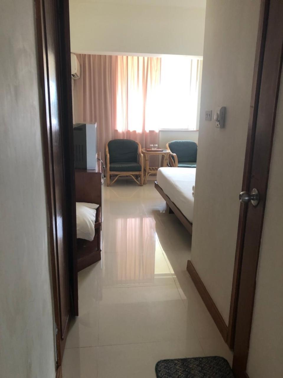 Paradorn Inn Chumphon Bagian luar foto