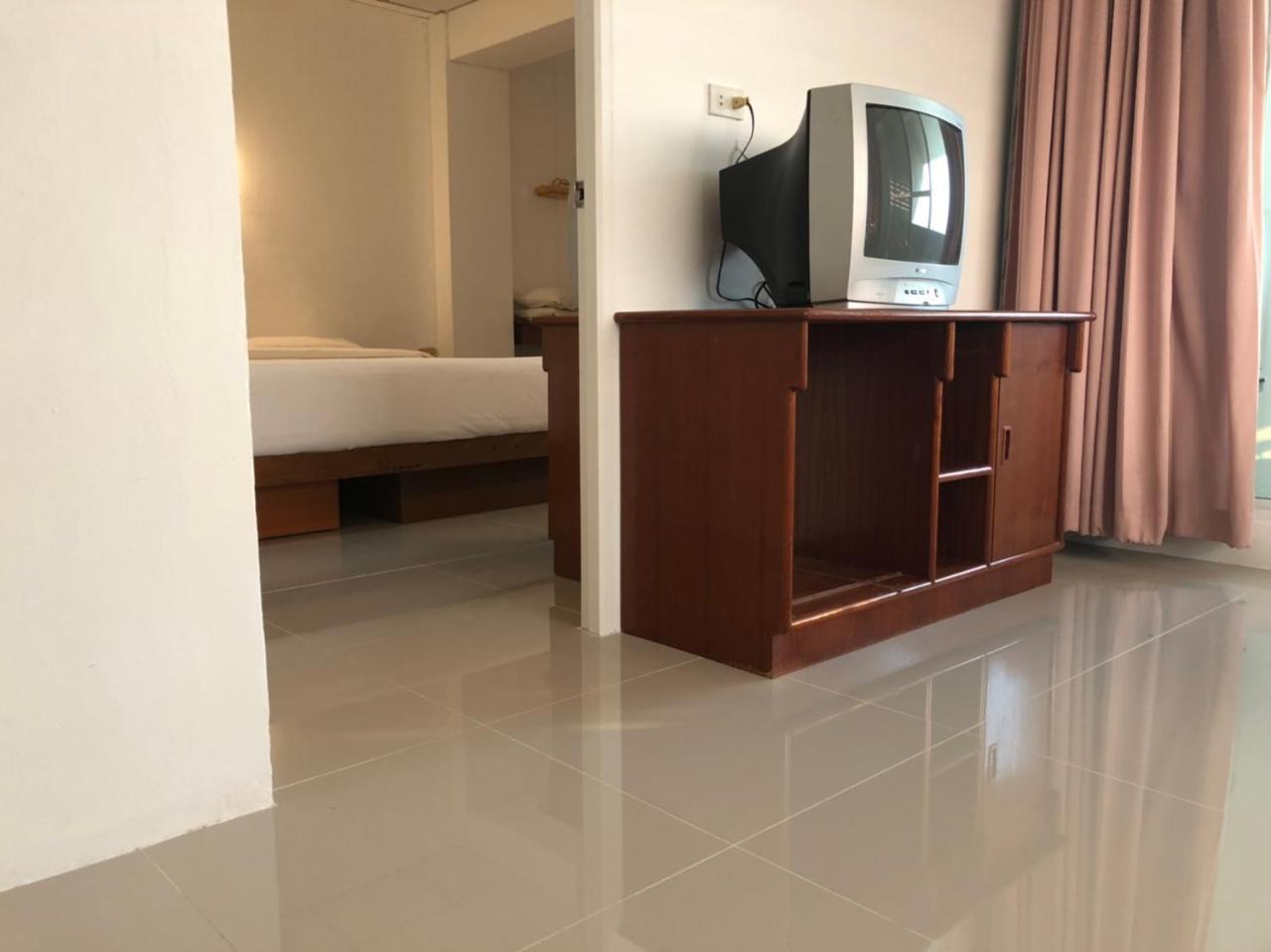 Paradorn Inn Chumphon Bagian luar foto